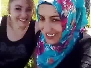neseli turbanli