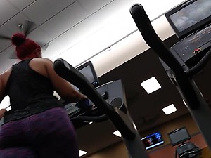 Juicy Pawg working out in Purp leggings part1