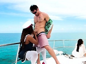 Skylar drops the brush knees anent sucked Charles bigdick